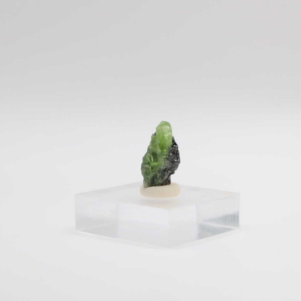 Chrome Diopside on Graphite
