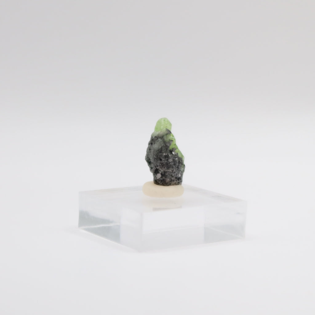 Chrome Diopside on Graphite
